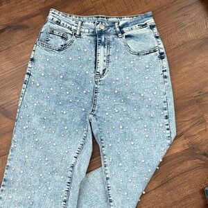 Elegant Light Blue Pearl-Embellished Straight Leg Jeans